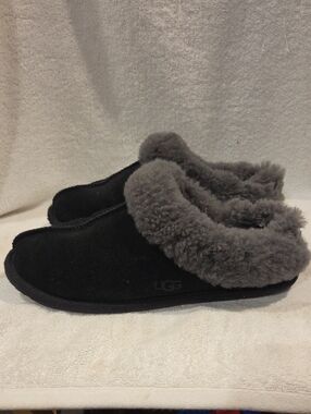UGG SLIPPERS